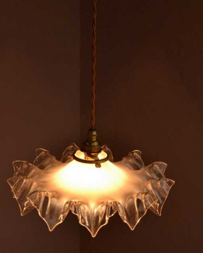 ペンダントライト　照明・ライティング　フランス輸入のミルクガラスランプシェード(コード・シャンデリア電球・ギャラリーA付き) 。。(x-911-z)