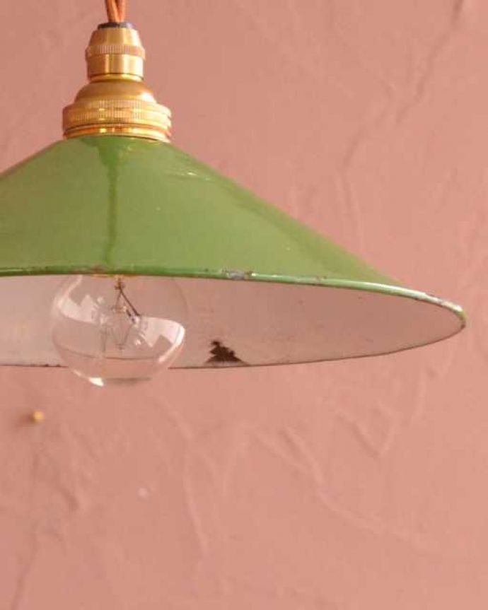 ペンダントライト　照明・ライティング　フランスから届いたアンティークのペンダントライト（コード・シャンデリア球・ギャラリーなし）。。(x-912-z)