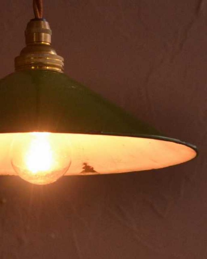ペンダントライト　照明・ライティング　フランスから届いたアンティークのペンダントライト（コード・シャンデリア球・ギャラリーなし）。。(x-912-z)