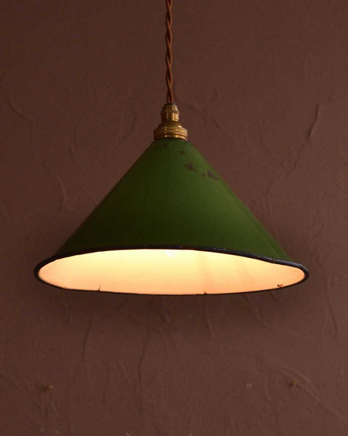 ペンダントライト　照明・ライティング　フランスから届いたアンティークのペンダントライト（コード・シャンデリア球・ギャラリーなし）。。(x-913-z)