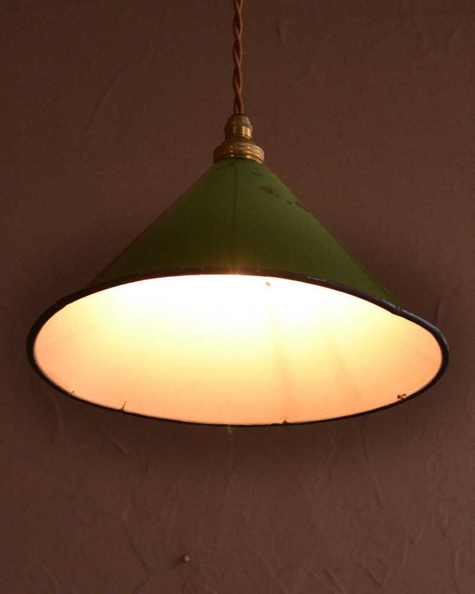 ペンダントライト　照明・ライティング　フランスから届いたアンティークのペンダントライト（コード・シャンデリア球・ギャラリーなし）。。(x-913-z)