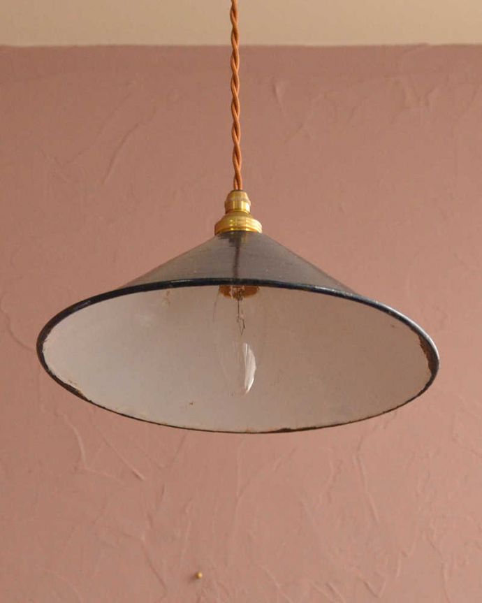 ペンダントライト　照明・ライティング　フランスから届いたアンティークのペンダントライト（コード・シャンデリア球・ギャラリーなし）。。(x-914-z)
