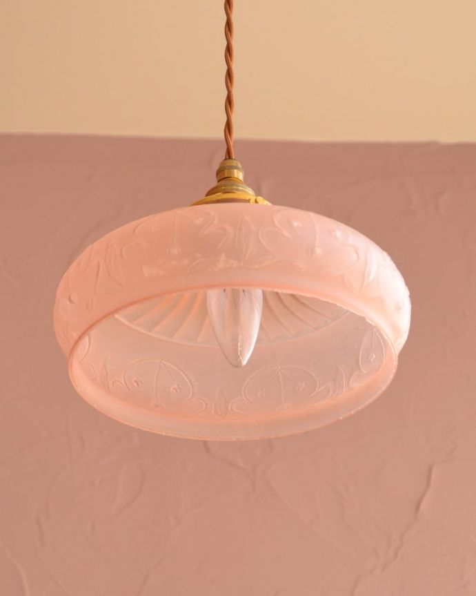 照明・ライティング ランプシェード 下から見上げると・・・実際に取り付けてカウンターやダイニングの下からのぞくとこんな感じです。(x-920-z)