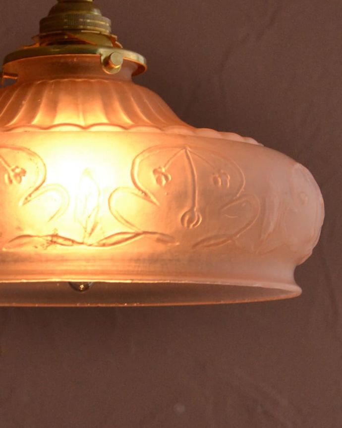 照明・ライティング ランプシェード 使えるものだけ選んできましたアンティークなのでキズや汚れ、カケなどは必ずありますが、使えると判断したものだけを吟味して選んできました。(x-920-z)