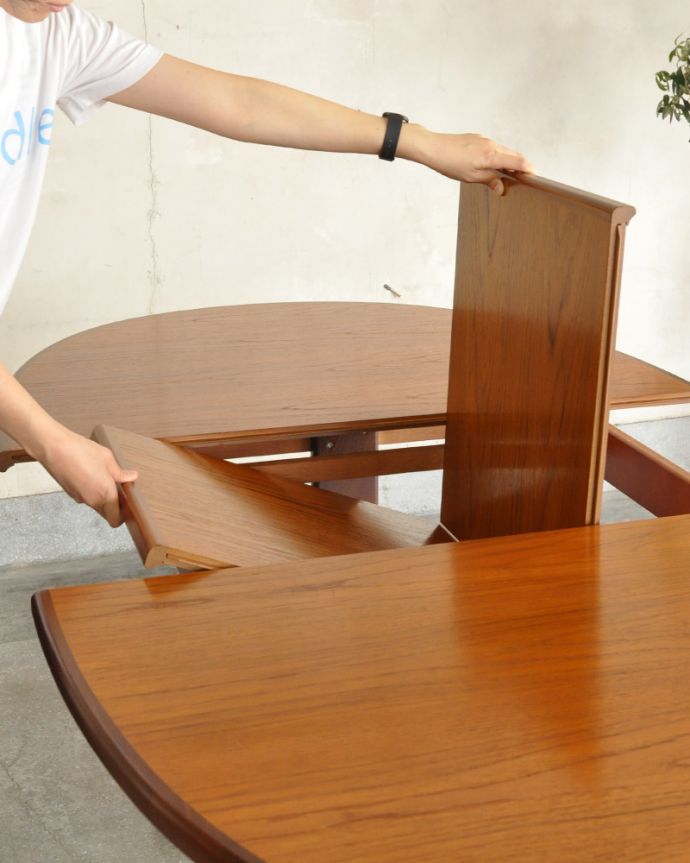 G-PLAN(Gプラン) アンティーク家具 脚のお洒落なG-planの伸張式ダイニングテーブル、北欧テイストのヴィンテージ家具。広げ方はとってもカンタンです。(x-921-f)