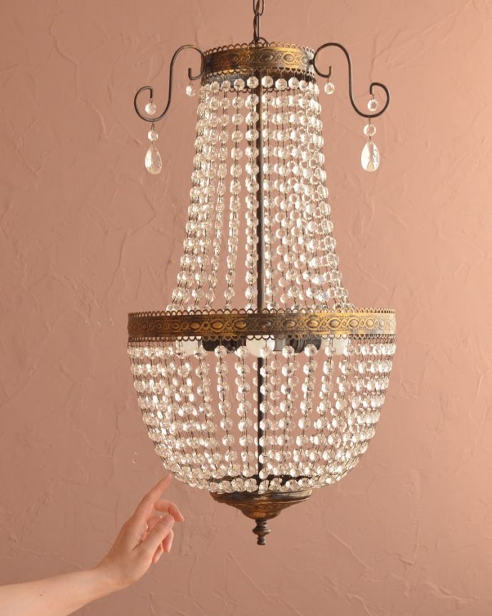 照明・ライティング シャンデリア 夜が来るのが楽しみになる灯り暗くなって灯りを点けるのが毎日楽しみになるアンティークのシャンデリア。(x-921-z)