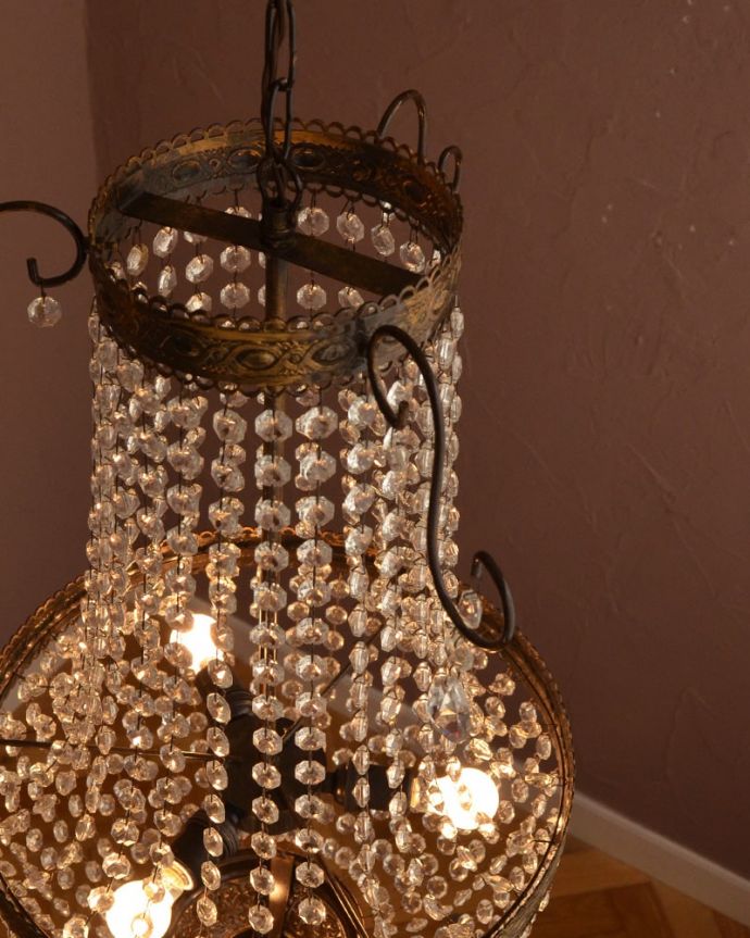 シャンデリア 【照明器具商品UP用】 アンティーク プチシャンデリアタイプ ★引っ掛け/違うタイプのカバー ★E17シャンデリア球。しっかり選んできましたアンティークは新品ではないので、ガラスには写真に映らない多少の欠けやキズがありますが、キレイなものだけを選んできました。(htl-1-4-3ha)