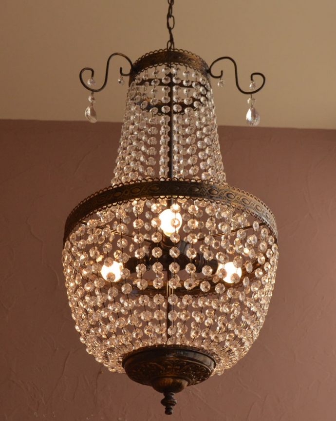 照明・ライティング シャンデリア アンティークだけが持つ特別感この時代のガラスは現代のものとは成分が違うので輝き方が違います。(x-921-z)