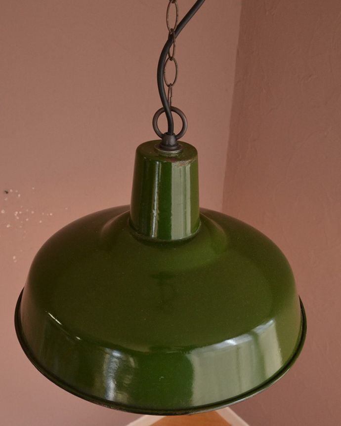 照明・ライティング エナメルランプ 新しい日本仕様の配線シェードはアンティークですが、配線は照明専門の職人が日本仕様の新しい配線にオーバーホウルしました。(x-922-z)