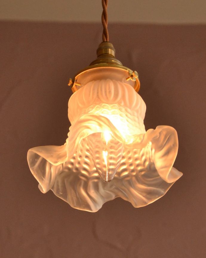 照明・ライティング ランプシェード 夜になると・・・ふわっとした優しい灯りで周りを包み込んでくれます。(x-923-z)