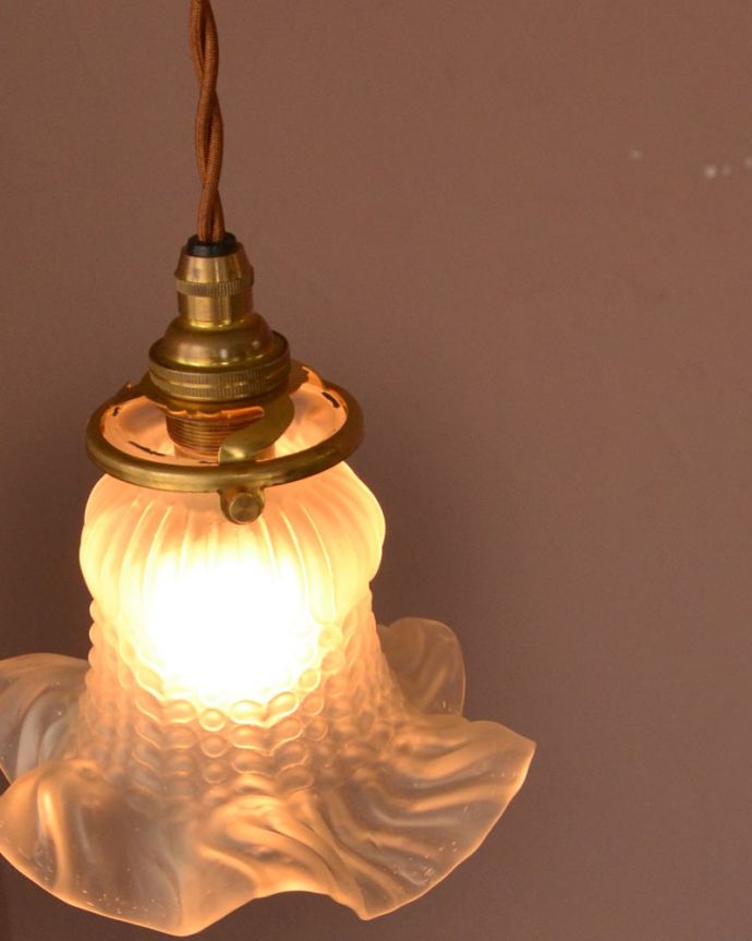 照明・ライティング ランプシェード 取り付け金具は日本仕様シェードはアンティークですが、取り付け金具は日本仕様の新しいものです。(x-923-z)