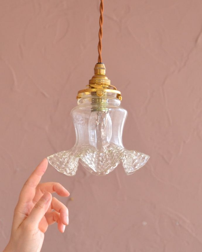 照明・ライティング　ランプシェード　一点ものの魅力小さなペンダントライトは、取り付けやすく灯りが付いていない時も目立つ存在で、まさにお部屋の中のアクセサリーです。(x-924-z)