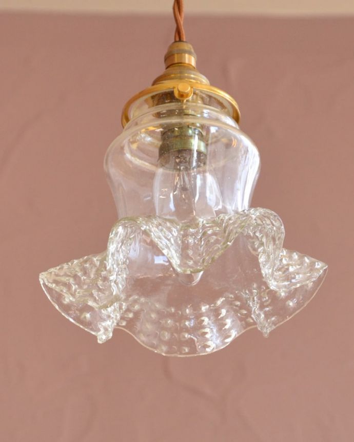 アンティーク　ペンダントライト　シェード(コード・シャンデリア電球・ギャラリーA付き)　下から見上げると･･･実際に取り付けてカウンターやダイニングの下からのぞくとこんな感じです。(htl-2-2-1)