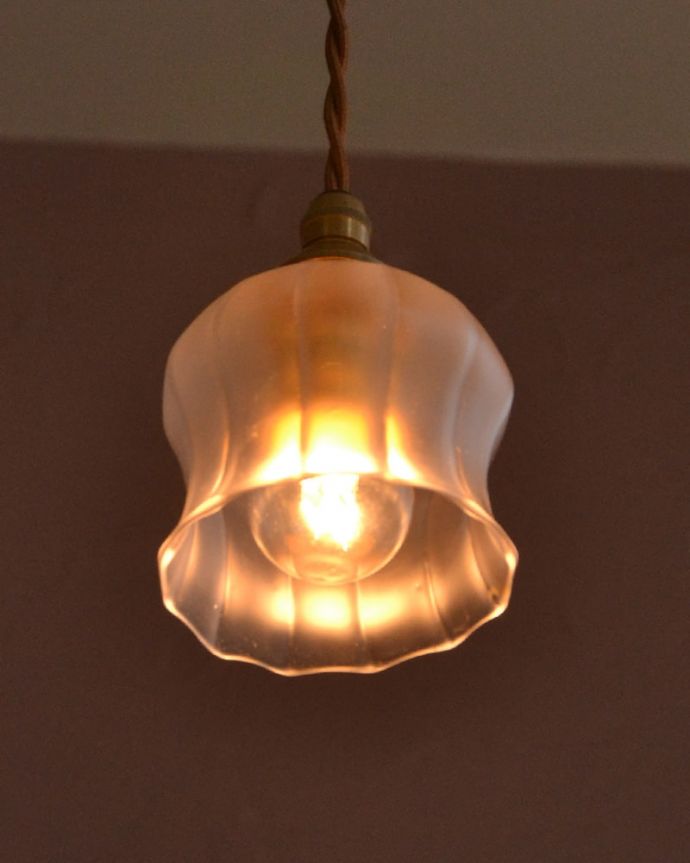 照明・ライティング ランプシェード 夜になると・・・ふわっとした優しい灯りで周りを包み込んでくれます。(x-925-z)