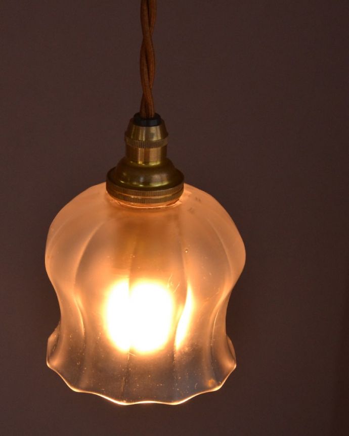 照明・ライティング ランプシェード 取り付け金具は日本仕様シェードはアンティークですが、取り付け金具は日本仕様の新しいものです。(x-925-z)