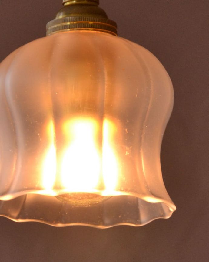 照明・ライティング ランプシェード 使えるものだけ選んできましたアンティークなのでキズや汚れ、カケなどは必ずありますが、使えると判断したものだけを吟味して選んできました。(x-925-z)