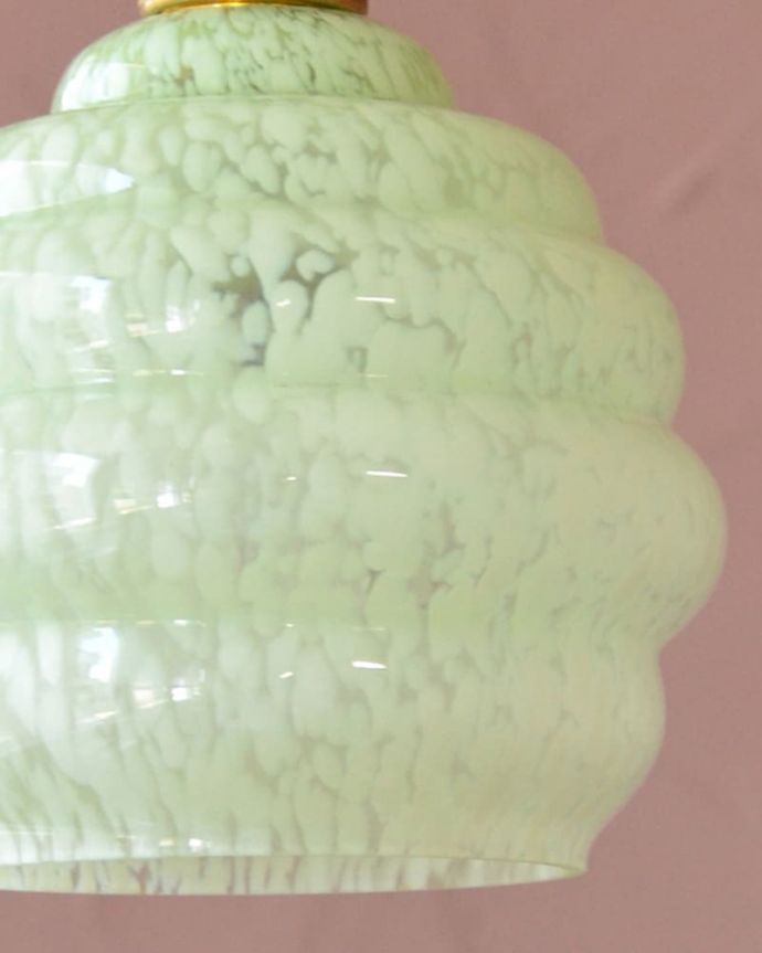 照明・ライティング　ランプシェード　アンティークらしいデザインこだわりたい方におススメのアンティークのシェード。(x-926-z)