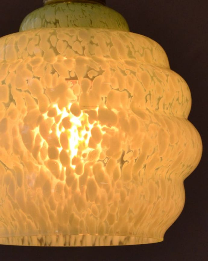 照明・ライティング　ランプシェード　使えるものだけ選んできましたアンティークなのでキズや汚れ、カケなどは必ずありますが、使えると判断したものだけを吟味して選んできました。(x-926-z)