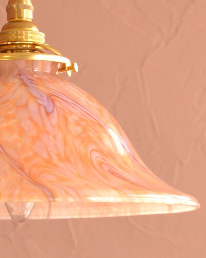 照明・ライティング　ランプシェード　アンティークらしいデザインこだわりたい方におススメのアンティークのシェード。(x-927-z)