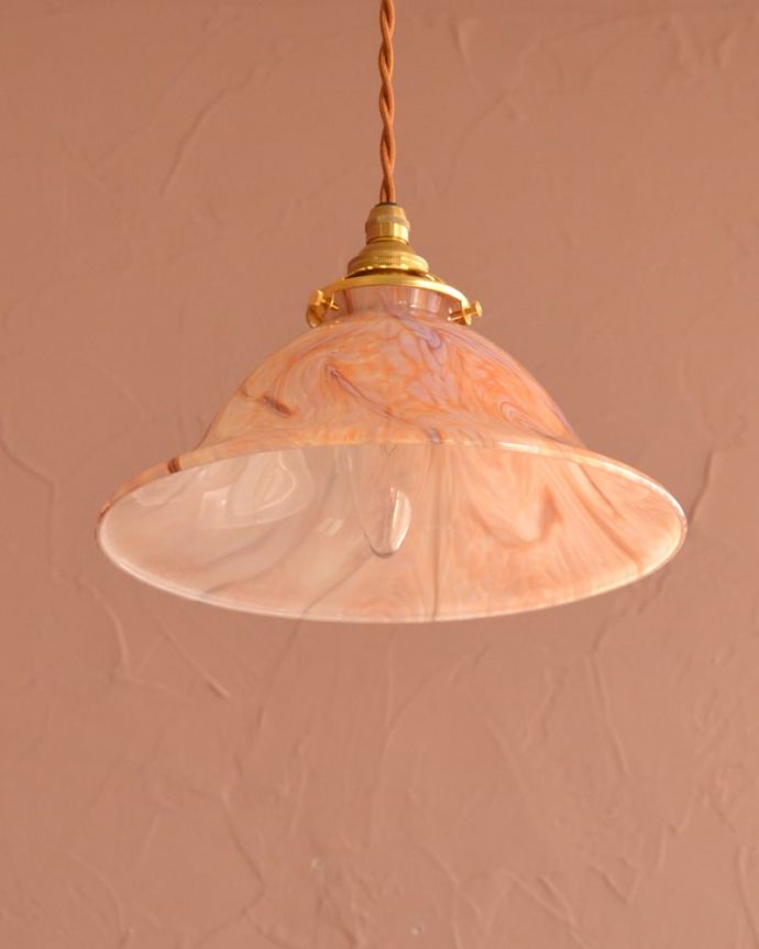 照明・ライティング　ランプシェード　下から見上げると･･･実際に取り付けてカウンターやダイニングの下からのぞくとこんな感じです。(x-927-z)