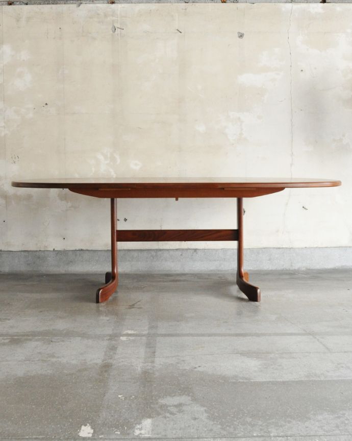 G-PLAN(Gプラン) アンティーク家具 G-planデザインのダイニングテーブル、アンティークの北欧家具。もちろん常に広げたままの状態でもお使い頂けます。(x-929-f)