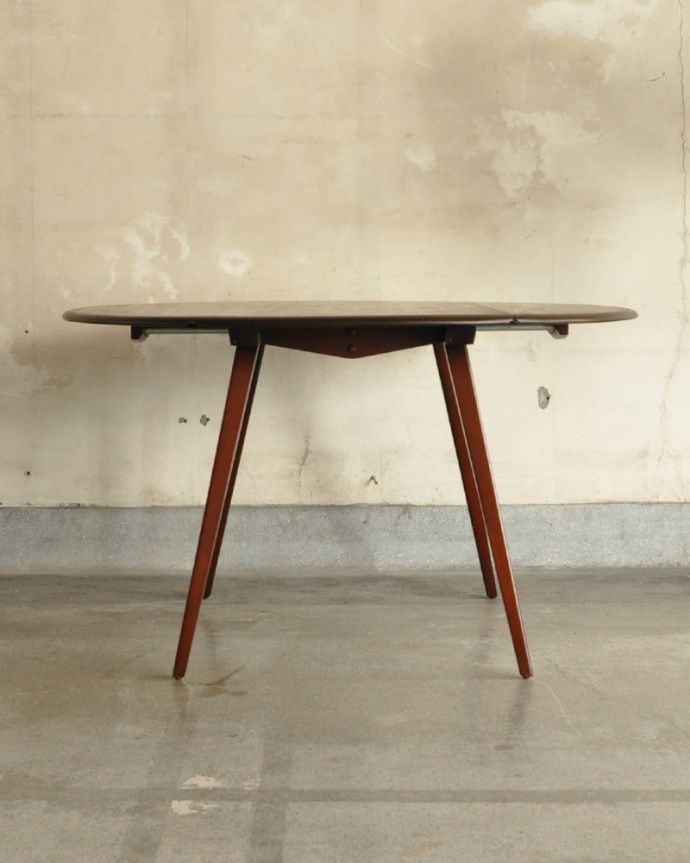 アーコールの家具　アンティーク家具　アーコール社のドロップリーフテーブル、伸張式のヴィンテージ家具（ERCOL）。脚がとっても美しいデザイン。(x-930-f)