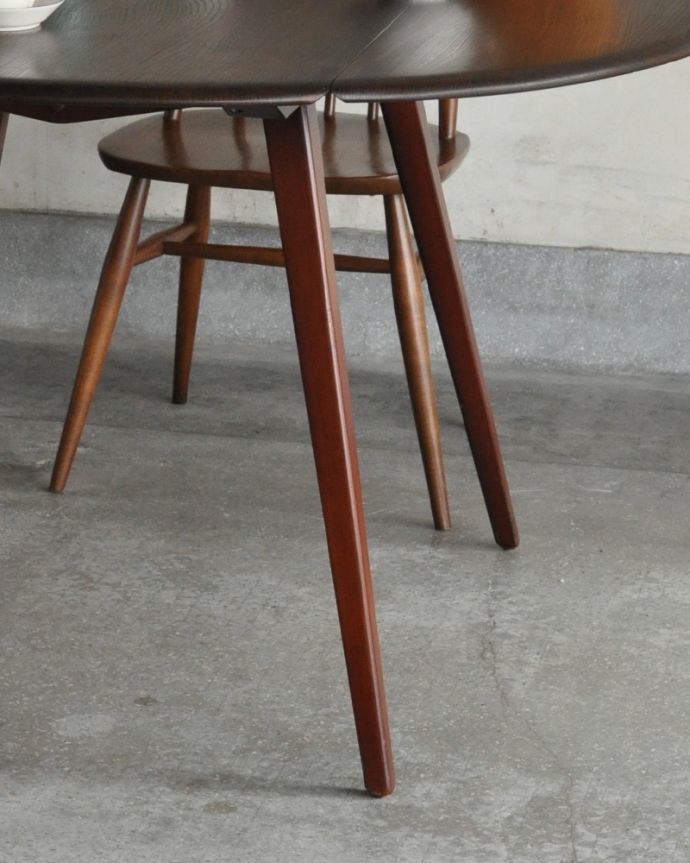 アーコールの家具　アンティーク家具　アーコール社のドロップリーフテーブル、伸張式のヴィンテージ家具（ERCOL）。きちんとお直ししていますので、しっかりとした安定感があります。(x-930-f)