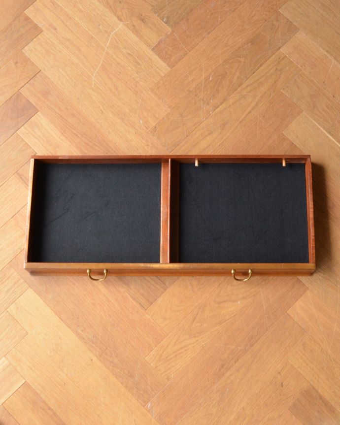 G-PLAN(Gプラン)　アンティーク家具　G-planのリビングサイドボード、トラー&ブラックシリーズのヴィンテージ家具。大きな引き出しが上部にあります。(x-933-f)