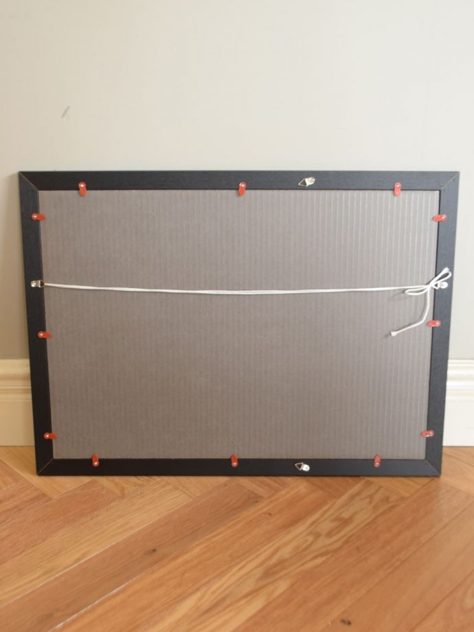 壁掛けフレームの後ろ姿