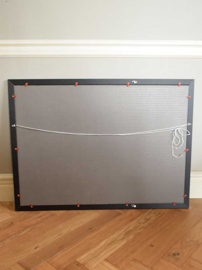 壁掛けフレームの後ろ姿