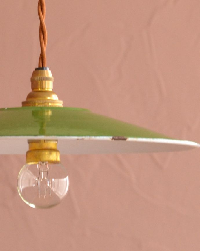 照明・ライティング　ランプシェード　シンプルなデザインどんなお部屋にも合わせやすいシンプルな形のシェードです。(x-942-z)