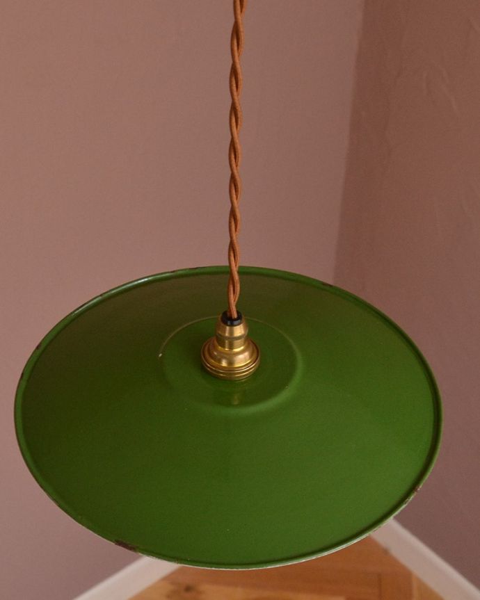 照明・ライティング　ランプシェード　取り付け金具は日本仕様シェードはアンティークですが、取り付け金具は日本仕様の新しいものです。(x-942-z)