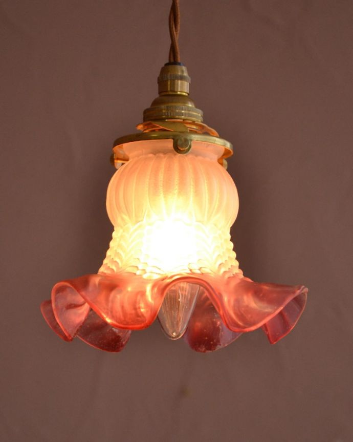 照明・ライティング ランプシェード お部屋のアクセサリーに使って欲しいアンティーク照明器具の中で気軽に使いやすいペンダントライト。(x-944-z)