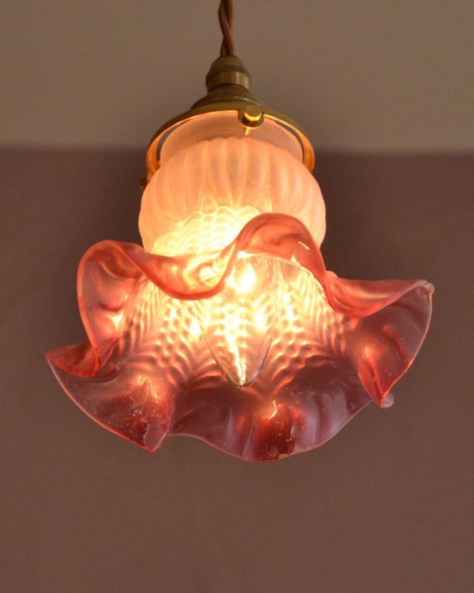 照明・ライティング ランプシェード 夜になると・・・ふわっとした優しい灯りで周りを包み込んでくれます。(x-944-z)