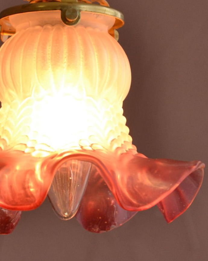 照明・ライティング ランプシェード 使えるものだけ選んできましたアンティークなのでキズや汚れ、カケなどは必ずありますが、使えると判断したものだけを吟味して選んできました。(x-944-z)