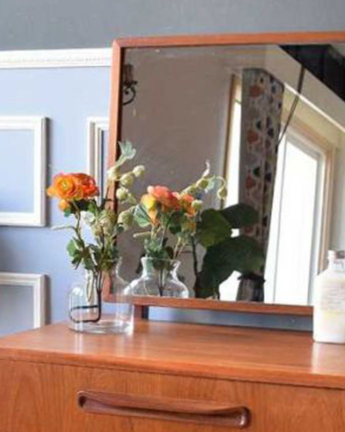 G-PLAN(Gプラン) アンティーク家具 G-planのチェスト(ドレッサー)、ヴィンテージの北欧インテリア。お部屋を広く見せてくれる大きなミラー大きなミラーは身だしなみを整えるのはもちろん、お部屋を広く見せてくれる効果もあります。(x-945-f)