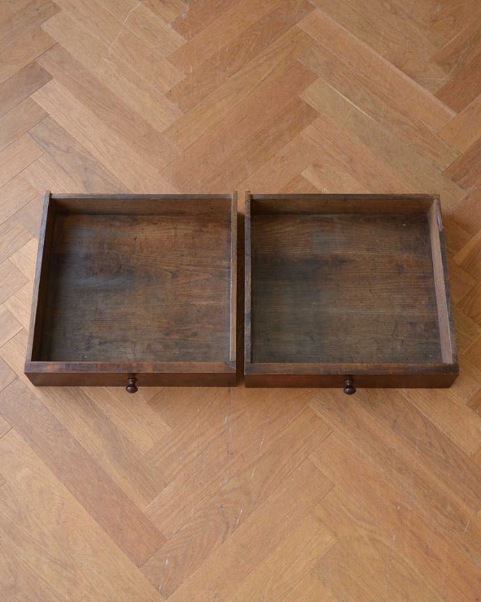 アンティークのキャビネット アンティーク家具 飾り棚、食器棚にも使えるキッチンドレッサー、アンティークの輸入家具。キレイにしたので何を入れてもOKです。(x-946-f-1)