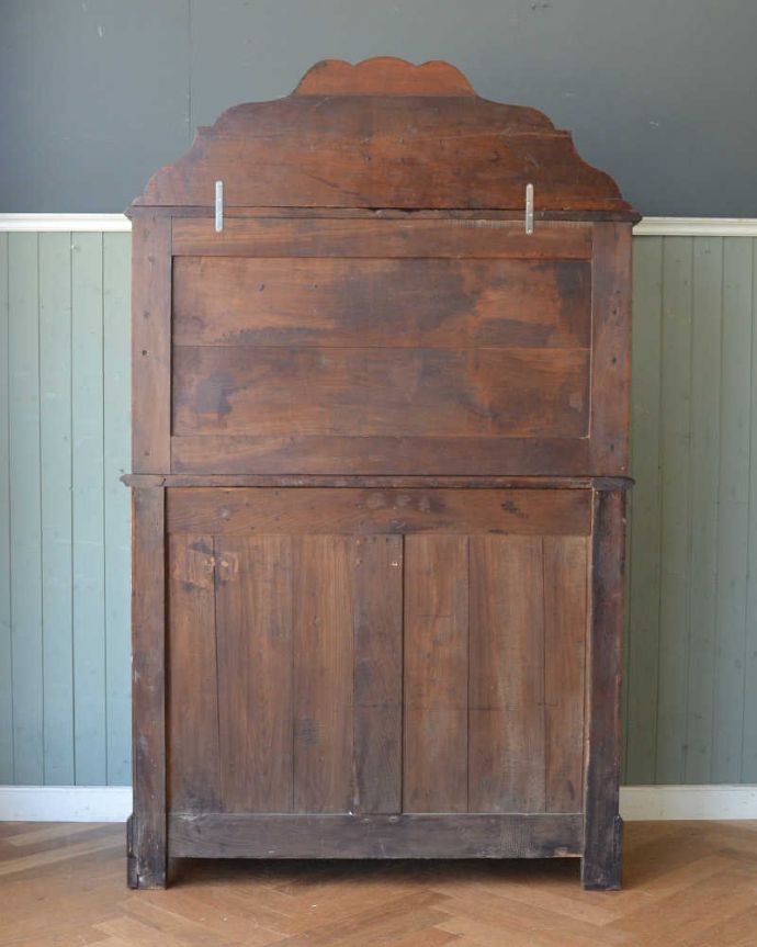 アンティークのキャビネット アンティーク家具 飾り棚、食器棚にも使えるキッチンドレッサー、アンティークの輸入家具。後ろからも見て下さい。(x-946-f-1)