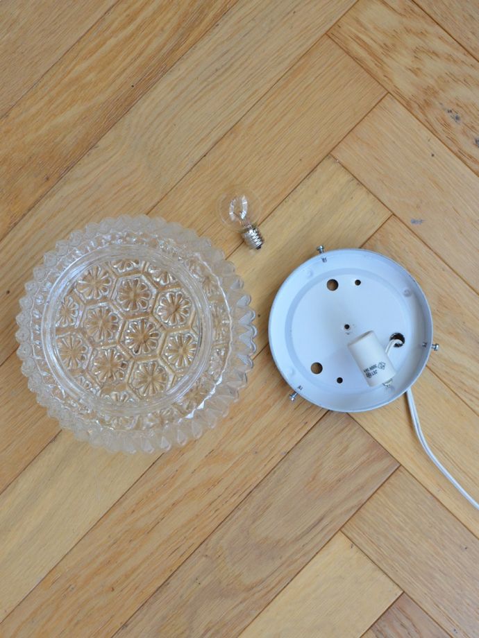 スタンドライト 照明・ライティング フランスから届いたテーブルランプ、アンティーク風のおしゃれな照明(E17丸球付)。電球付きなので届いてすぐに使えます日本球仕様(E17型・40Wまで対応)でオーバーホウルしたので安心して使えます。(cf-1110)