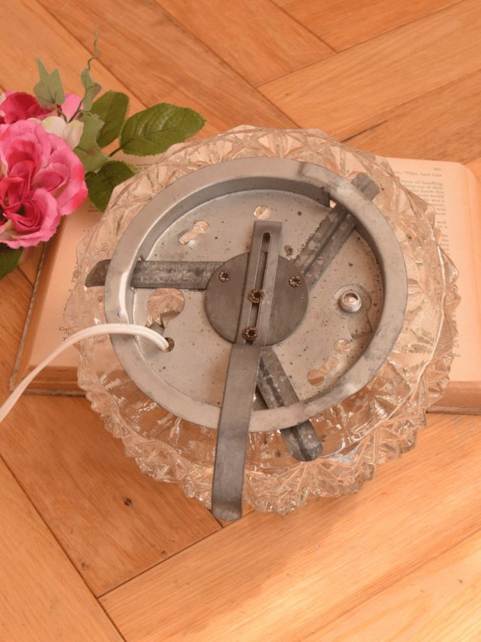 壁付けブラケット　照明・ライティング　フランスのアンティーク照明、ガラスシェードのシーリングライト（Ｅ17丸球付）　直結タイプで付けてください日本仕様で配線しました。(x-949-z)