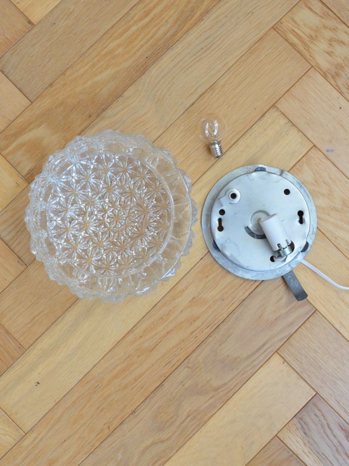 壁付けブラケット　照明・ライティング　フランスのアンティーク照明、ガラスシェードのシーリングライト（Ｅ17丸球付）　電球付きなので届いてすぐに使えます日本球仕様（E17型・40Wまで対応）でオーバーホウルしたので安心して使えます。(x-949-z)
