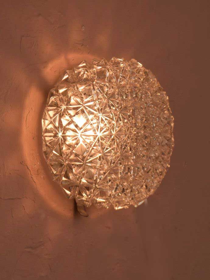 壁付けブラケット　照明・ライティング　フランスのアンティーク照明、ガラスシェードのシーリングライト（Ｅ17丸球付）　日本仕様で修復しましたHandleの照明はアンティーク専門の職人が時間をかけて、口金も配線も日本仕様の新しいものに修理しているので、新しい日本の照明器具と変わりません。(x-949-z)