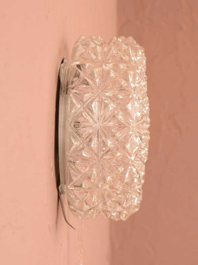 壁付けブラケット　照明・ライティング　フランスのアンティーク照明、ガラスシェードのシーリングライト（Ｅ17丸球付）　横から見ると･･･壁を彩るウォールランプは横から見てもステキです。(x-949-z)