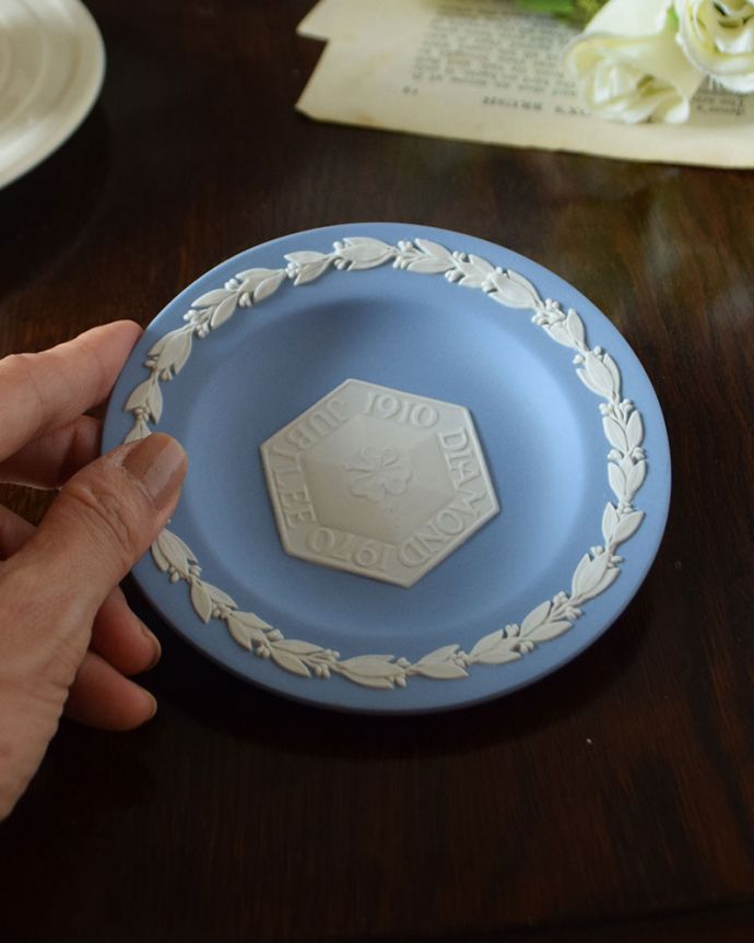 アンティーク 陶磁器の雑貨　アンティーク雑貨　ウェッジウッド　宝石のような美しさを追求した焼き物なんとも言えない滑らかな手触りが、ジャスパーウエアの特長。(x-954-z)