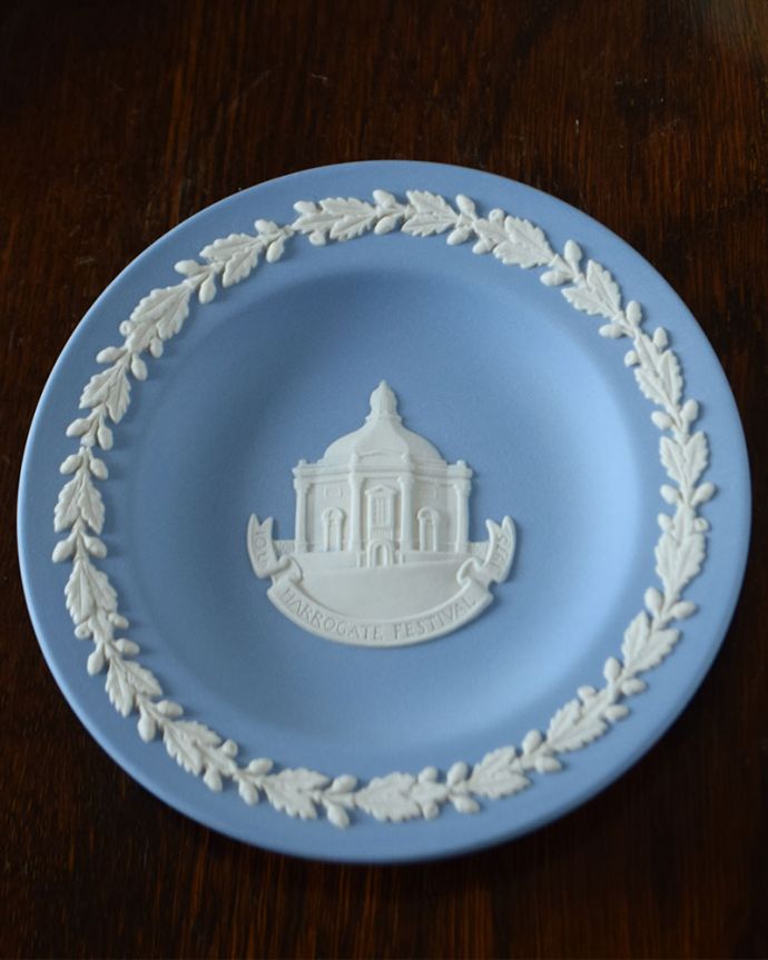 アンティーク 陶磁器の雑貨　アンティーク雑貨　ウェッジウッド　上から見るとこんな感じですアンティークのため、多少の欠け・傷がある場合がありますが、使用上問題はありませんので、ご了承下さい。(x-955-z)