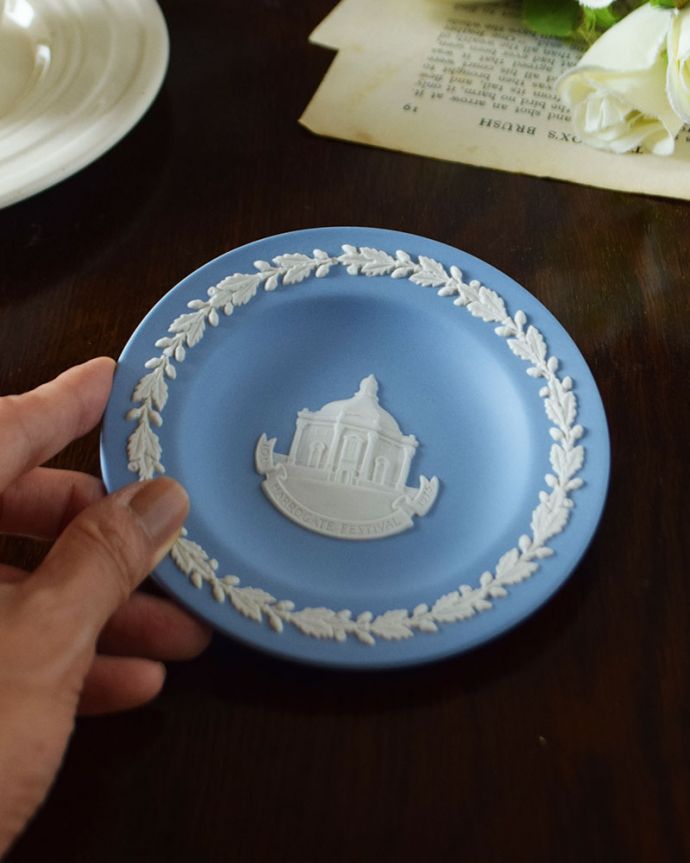 アンティーク 陶磁器の雑貨　アンティーク雑貨　ウェッジウッド　宝石のような美しさを追求した焼き物なんとも言えない滑らかな手触りが、ジャスパーウエアの特長。(x-955-z)