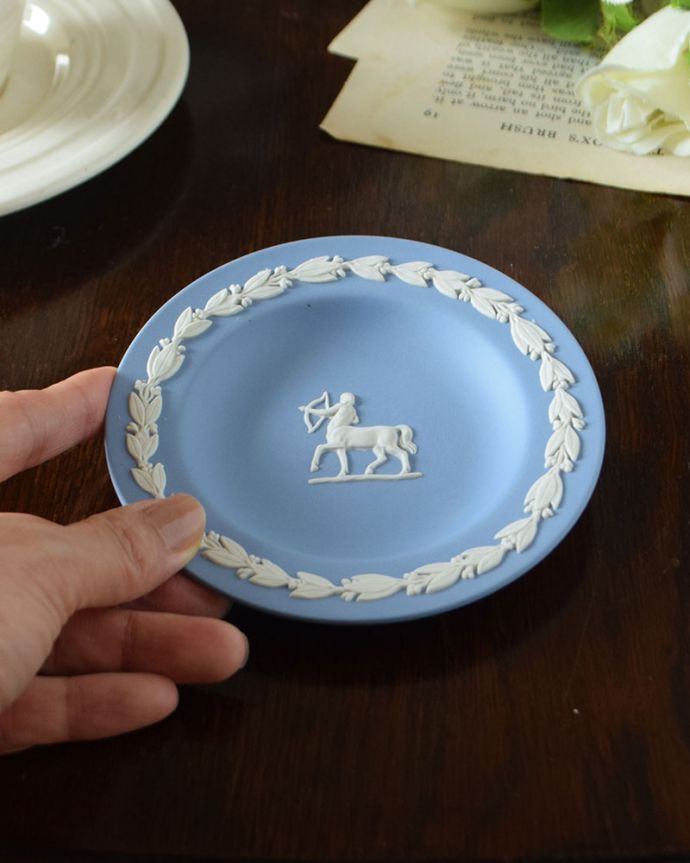 アンティーク 陶磁器の雑貨　アンティーク雑貨　ウェッジウッド　宝石のような美しさを追求した焼き物なんとも言えない滑らかな手触りが、ジャスパーウエアの特長。(x-957-z)