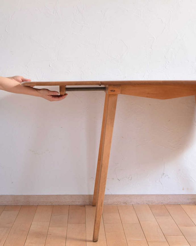 アーコールの家具 アンティーク家具 3パターンのサイズ展開可能、アーコール社のヴィンテージドロップリーフテーブル。あっという間にサイズが変えれます。(x-958-f)