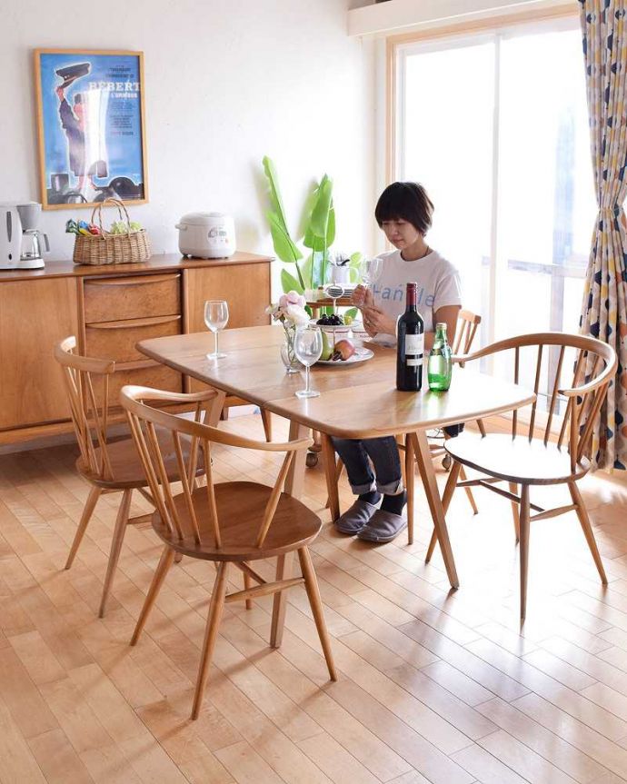 アーコールの家具 アンティーク家具 3パターンのサイズ展開可能、アーコール社のヴィンテージドロップリーフテーブル。広げれば、あっという間に大きなダイニングに早変わりカンタンにサイズも変わる便利なテーブル。(x-958-f)