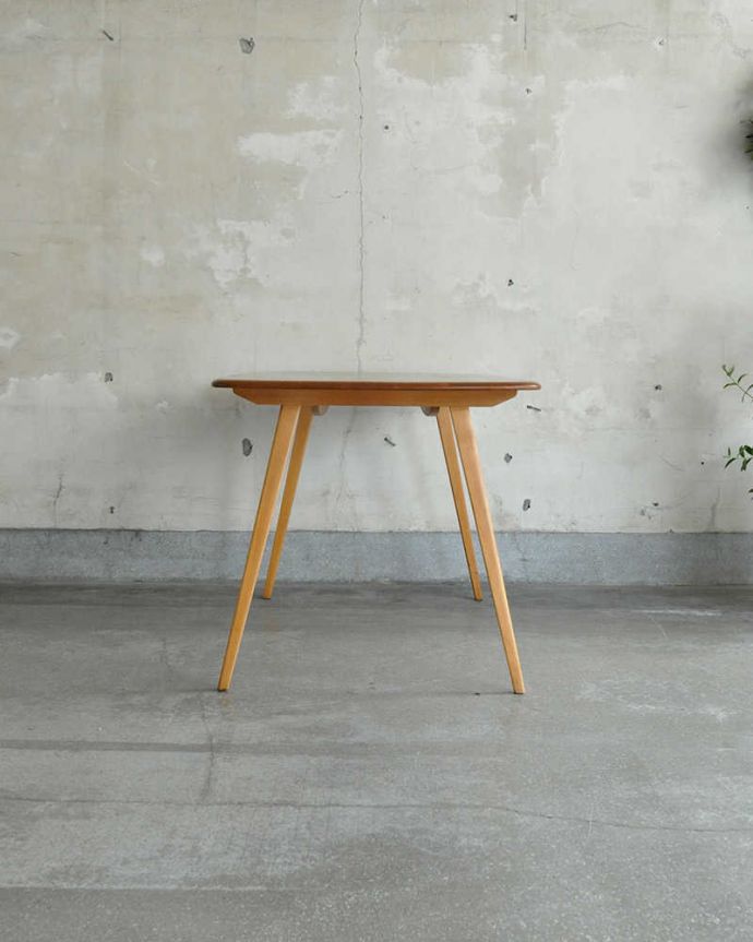 アーコールの家具 アンティーク家具 北欧スタイルの家具、アンティークのアーコール社のダイニングテーブル。2〜5人で使える大きさです。(x-959-f)